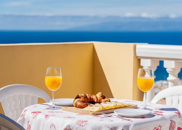 Penthouse With Ocean Views - Torviscas Apartament *