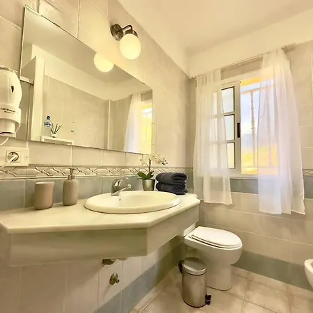 Penthouse With Ocean Views - Torviscas Apartment *